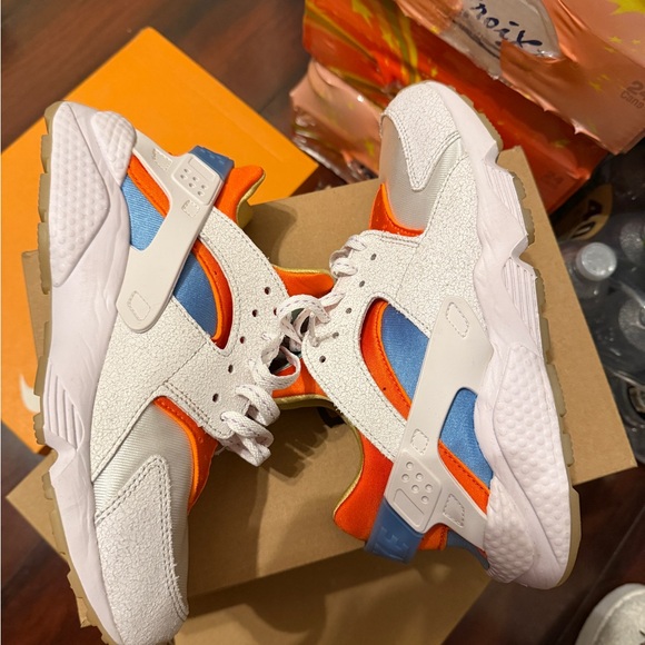 Nike Sneakers - Picture 2 of 7